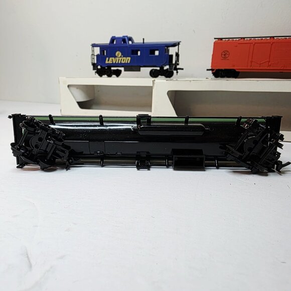 3 Vtg IHC Slovenia HO Scale Train Cars Tanker Caboose Leviton Panduit Klein - Picture 4 of 11
